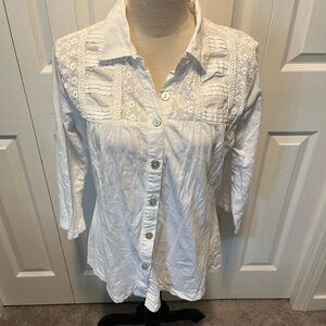 Parsley and Sage size M White Button-Up Lace Detail Women's Top